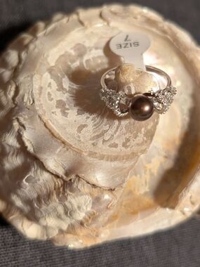 NWT Vantel Pearls Crystal Waves Chocolate Pearl Ring- Size 7